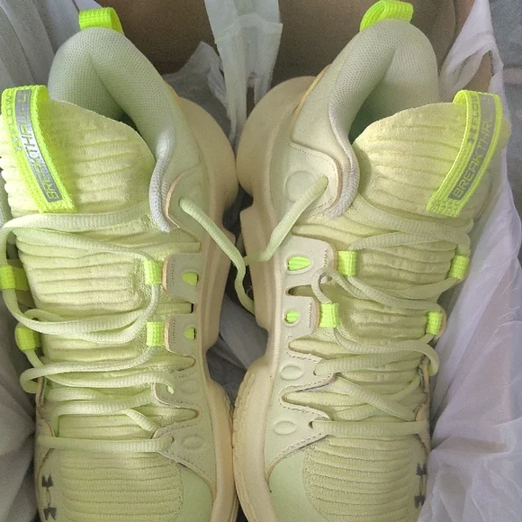 Under Armour Neon Yellow Athletic Shoes Size 8 - Picture 1 of 5